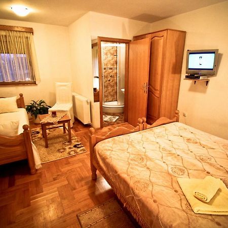 Kod Ribica Bed & Breakfast Jasenovac Exterior foto