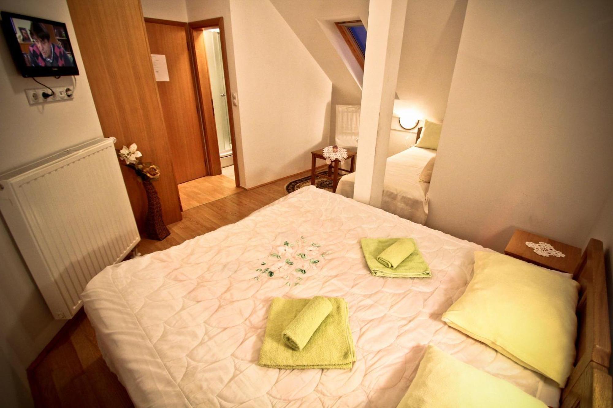 Kod Ribica Bed & Breakfast Jasenovac Exterior foto