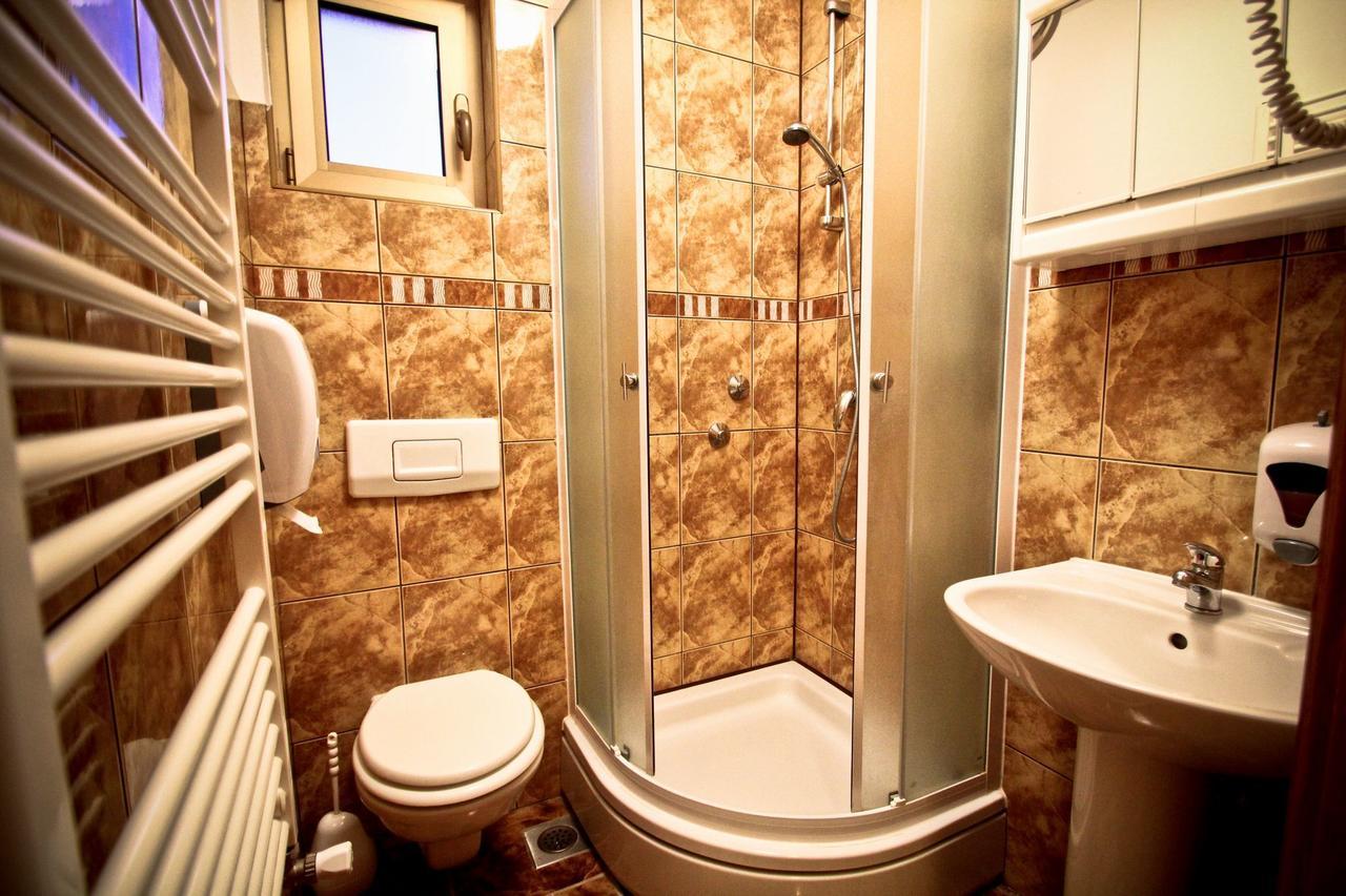 Kod Ribica Bed & Breakfast Jasenovac Exterior foto