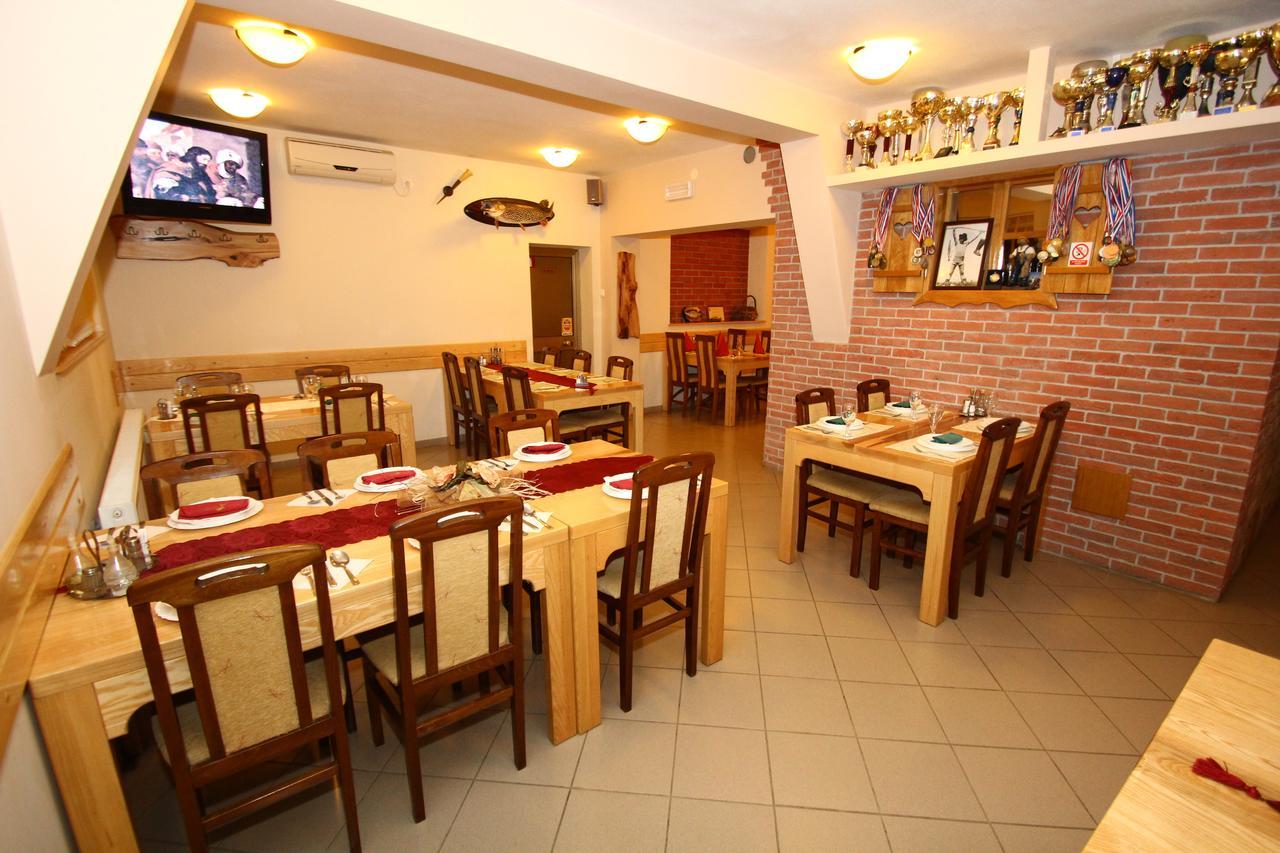 Kod Ribica Bed & Breakfast Jasenovac Exterior foto